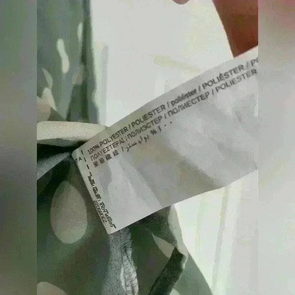 MANGO  POLKA DOT GREEN BUTTON DOWN BLOUSE SMALL (2) - Picture 5 of 7